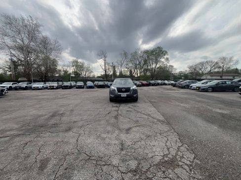 Used 2025 Nissan Pathfinder SV image 16