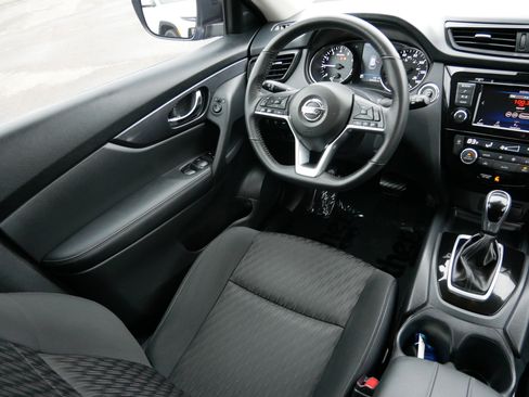 Used 2019 Nissan Rogue SV image 9