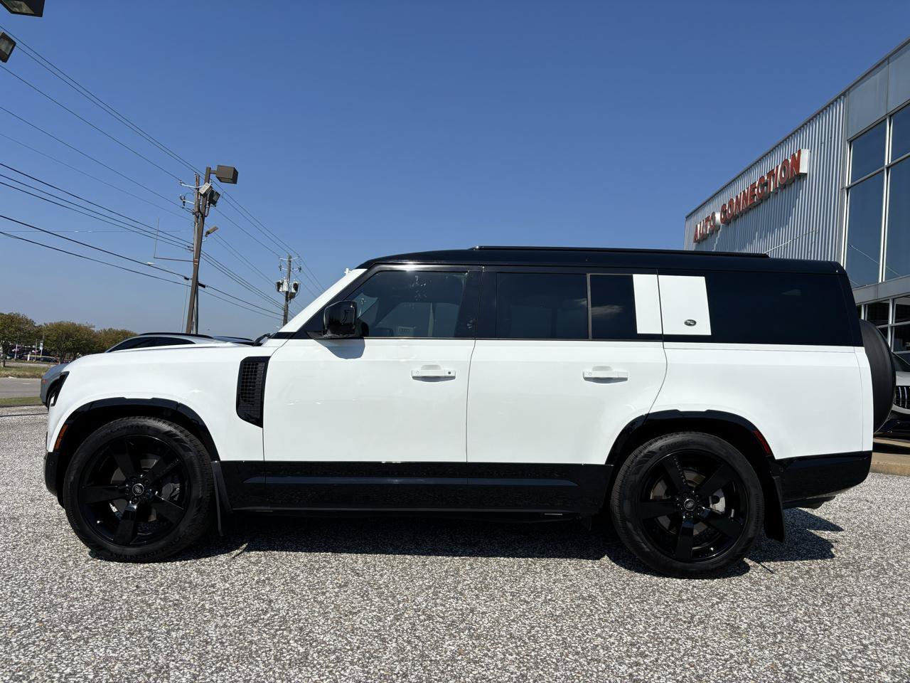 Used 2023 Land Rover Defender 130 X-Dynamic SE AWD/4WD image 6