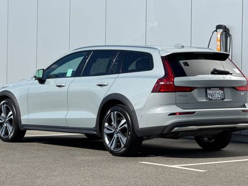 Certified 2026 Volvo V60 B5 Cross Country Plus w/ Climate Package AWD/4WD image 3