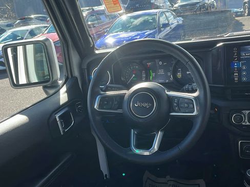 Used 2024 Jeep Wrangler High Altitude image 28