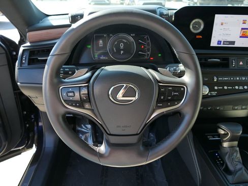 Used 2025 Lexus ES 300h w/ Premium Package image 18