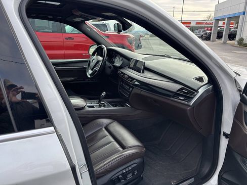 Used 2017 BMW X5 xDrive50i image 3