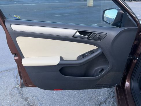 Used 2017 Volkswagen Jetta SE image 11