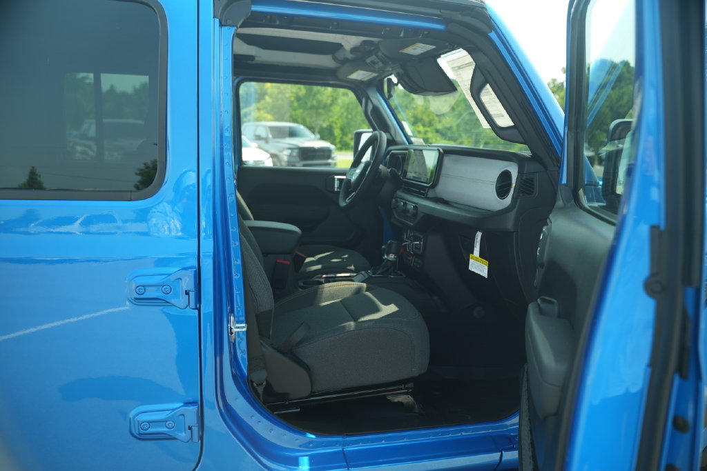 New 2026 Jeep Gladiator Sport AWD/4WD image 16