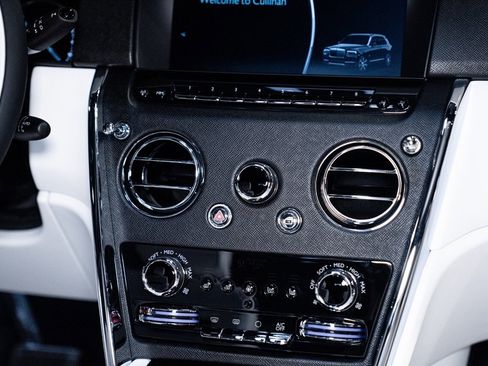 Used 2023 Rolls-Royce Cullinan image 24