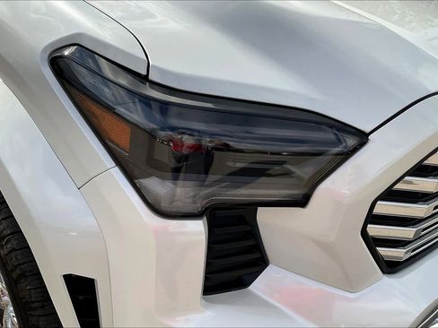 Used 2025 Toyota Tacoma Limited image 27