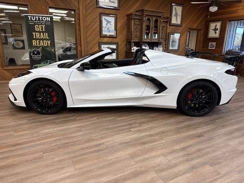 Used 2023 Chevrolet Corvette Stingray Premium Conv w/ Z51 Performance Package image 4
