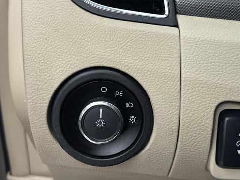 Used 2017 Ford Taurus SE image 23