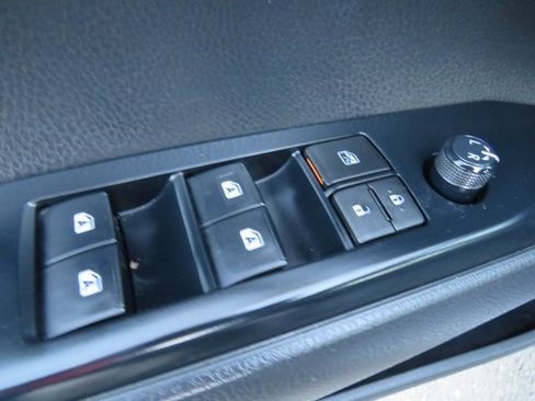 Used 2020 Toyota Camry LE image 33