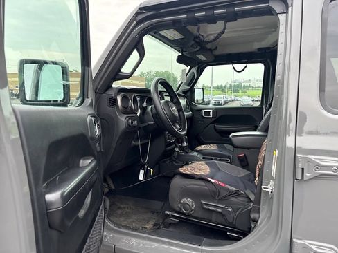 Used 2020 Jeep Gladiator Sport w/ Quick Order Package 24S AWD/4WD image 7