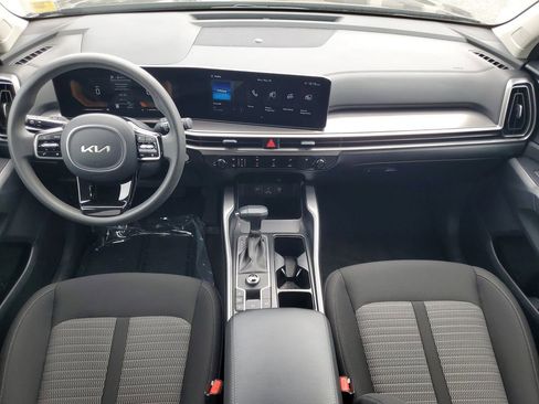 Used 2025 Kia Sorento LX FWD image 25
