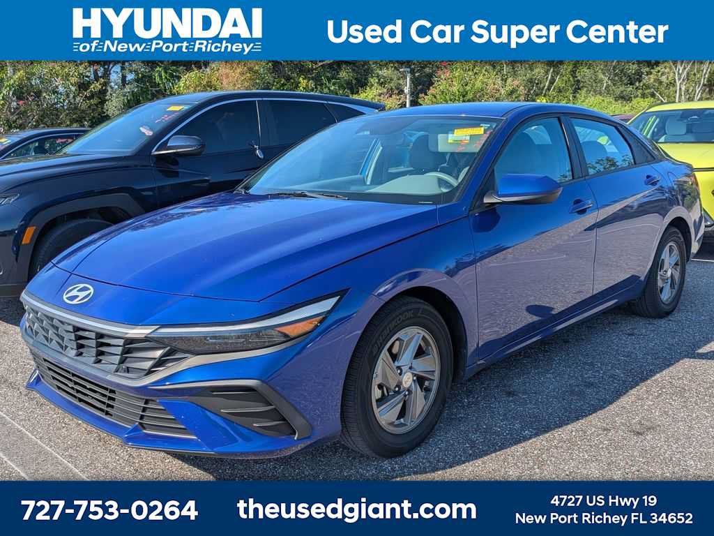 Certified 2025 Hyundai Elantra SE FWD image 1