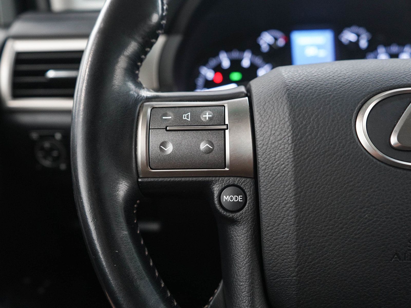 Used 2015 Lexus GX 460 w/ Premium Package AWD/4WD image 25