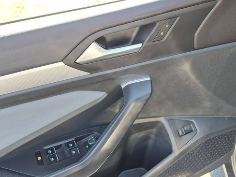 Used 2025 Volkswagen Jetta SE FWD image 13