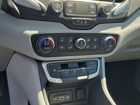 Used 2024 GMC Terrain SLT w/ Infotainment Package II AWD/4WD image 28