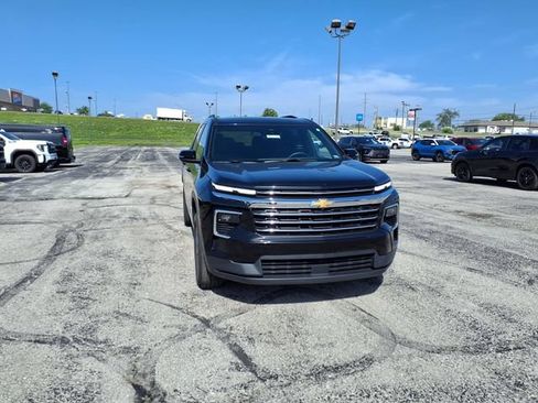 Used 2025 Chevrolet Traverse LT AWD/4WD image 4