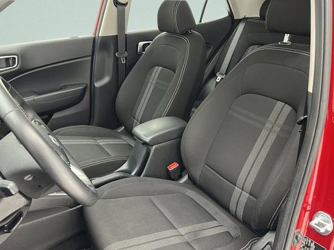 Used 2025 Hyundai Venue SEL FWD image 14