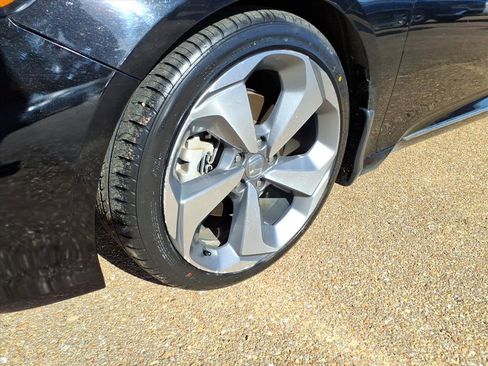 Used 2020 Honda Accord Touring image 9