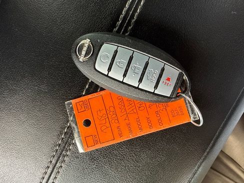 Used 2025 Nissan Altima 2.5 SV FWD image 30
