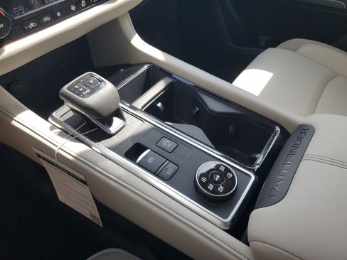 New 2026 Nissan Pathfinder SL image 10