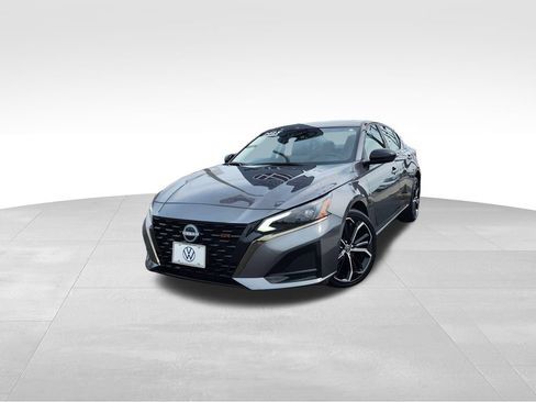 Used 2025 Nissan Altima 2.5 SR w/ SR Premium Package AWD/4WD image 3