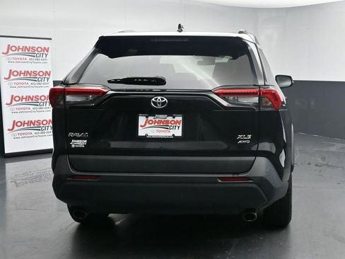 Used 2021 Toyota RAV4 XLE image 8