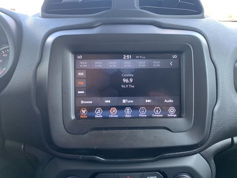 Used 2020 Jeep Renegade Latitude FWD image 23