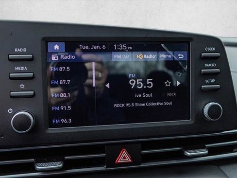 Certified 2025 Hyundai Elantra Blue image 17