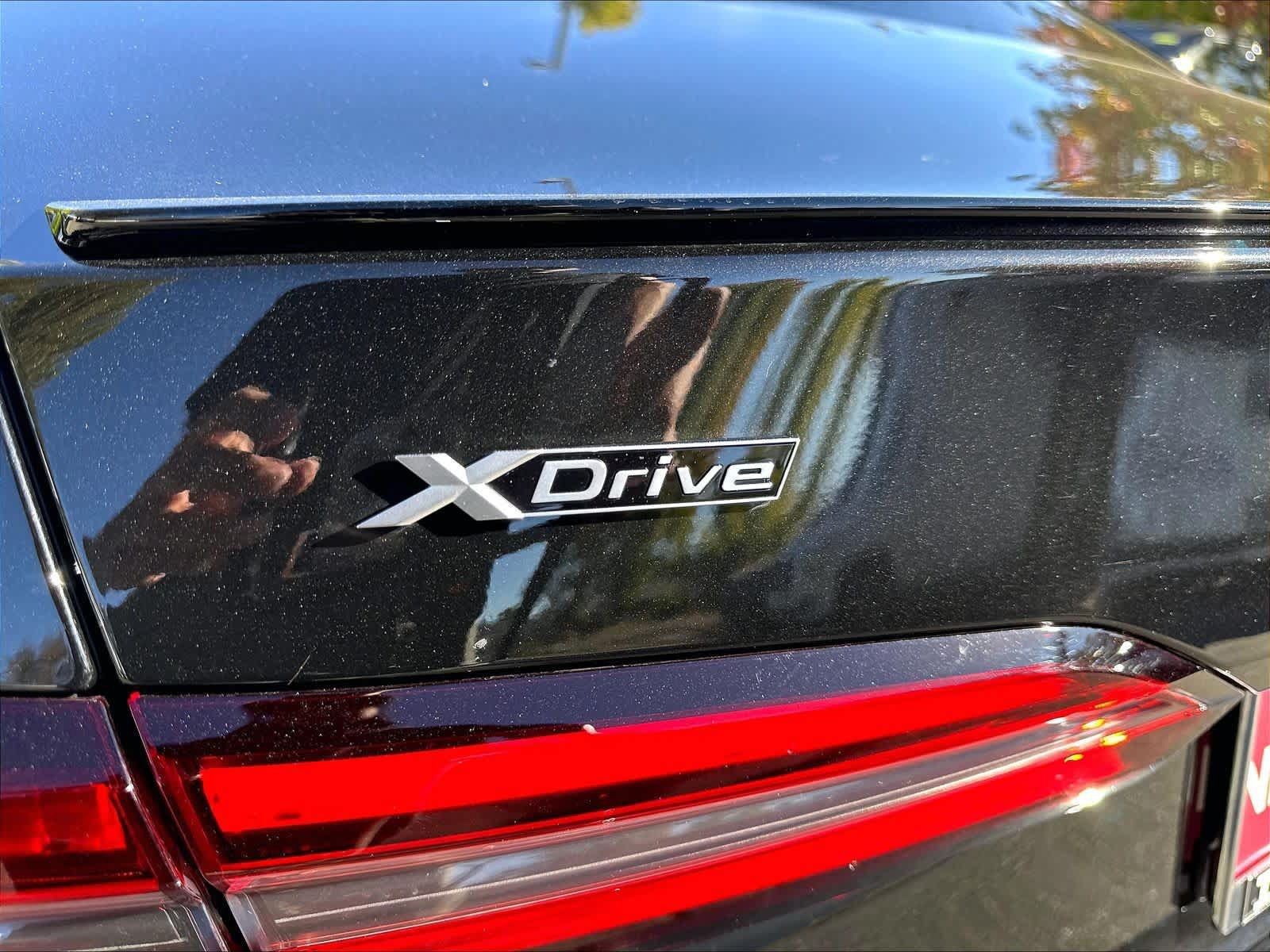 Used 2025 BMW 550e xDrive w/ Premium Package AWD/4WD image 8