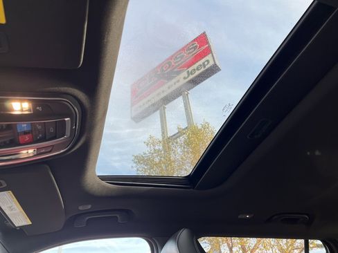 New 2025 Jeep Grand Cherokee L Altitude image 38