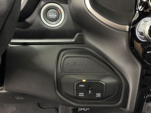 Certified 2025 RAM 2500 Big Horn AWD/4WD image 23