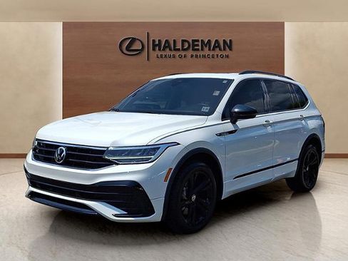 Used 2023 Volkswagen Tiguan SE R-Line AWD/4WD image 3