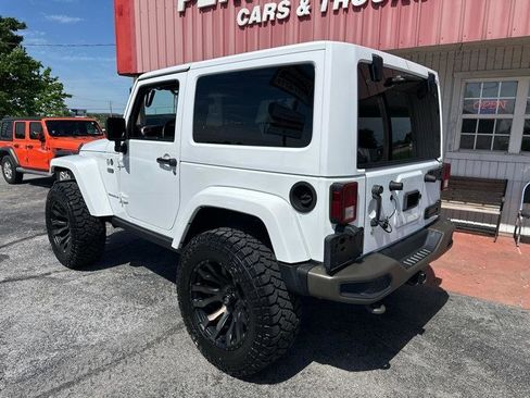 Used 2017 Jeep Wrangler Sahara AWD/4WD image 9