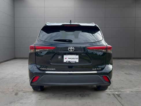 Used 2023 Toyota Highlander XLE AWD/4WD image 4