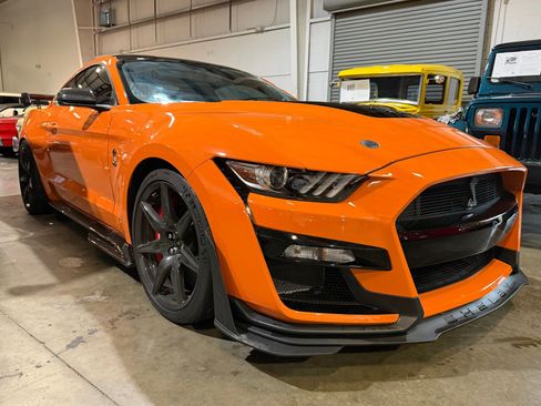 Used 2020 Ford Mustang Shelby GT500 w/ Carbon Fiber Track Pack RWD image 4