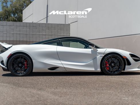 Used 2024 McLaren 750S RWD image 7