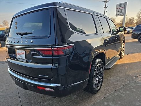 Used 2024 Jeep Wagoneer Series II AWD/4WD image 11