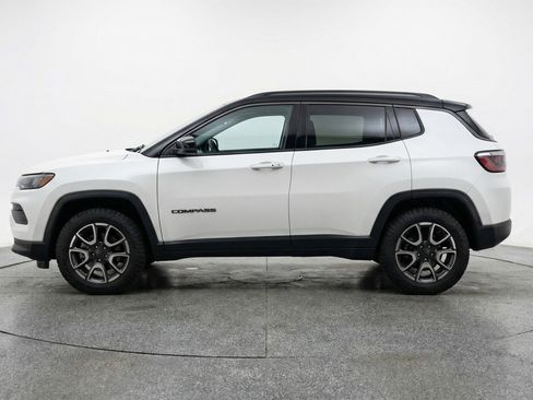 Used 2025 Jeep Compass Trailhawk AWD/4WD image 5