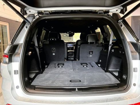 Used 2024 Jeep Grand Cherokee L Limited image 23