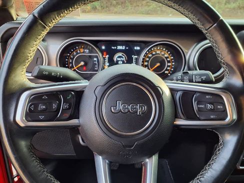 Used 2018 Jeep Wrangler Unlimited Sahara image 19