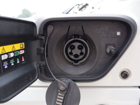 Used 2024 Jeep Wrangler Unlimited AWD/4WD image 7