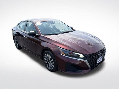 Used 2024 Nissan Altima 2.5 SV FWD image 8
