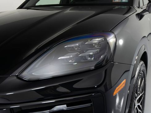 Certified 2025 Porsche Cayenne Coupe image 14