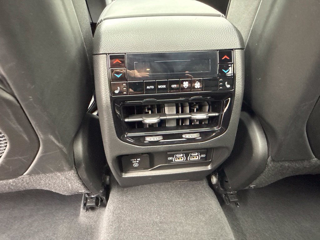 Used 2023 Jeep Grand Cherokee Overland w/ Luxury Tech Group IV AWD/4WD image 20