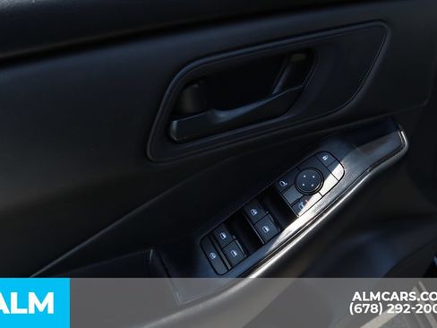 Used 2024 Nissan Rogue S FWD image 16