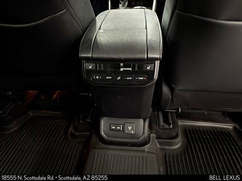 Used 2024 Toyota Highlander Platinum AWD/4WD image 27