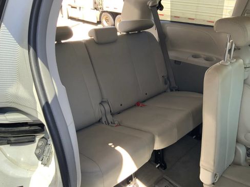 Used 2012 Toyota Sienna XLE w/ XLE Navigation Pkg FWD image 18