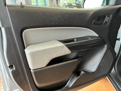Used 2019 Chevrolet Colorado W/T RWD image 11