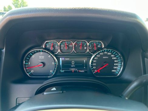 Used 2018 Chevrolet Suburban LT AWD/4WD image 16